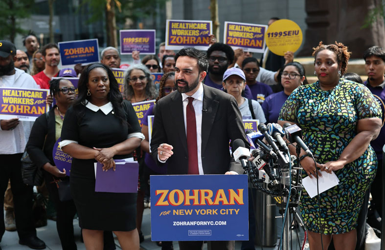 زهران ممداني شابٌ ديمقراطيٌ مُسلم يتقدم بخُطى حثيثة نحو عُمدة نيويورك  