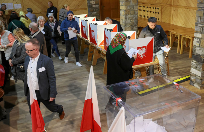 انتخابات الرئاسة ببولندا تختبر رؤية رئيس الوزراء  