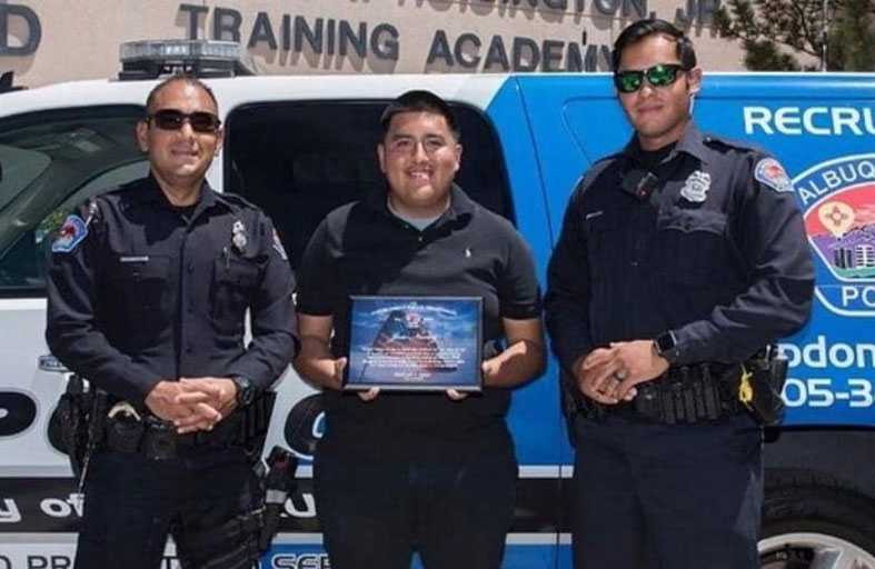 شاب يعيد آلاف الدولارات عثر عليها بالصدفة