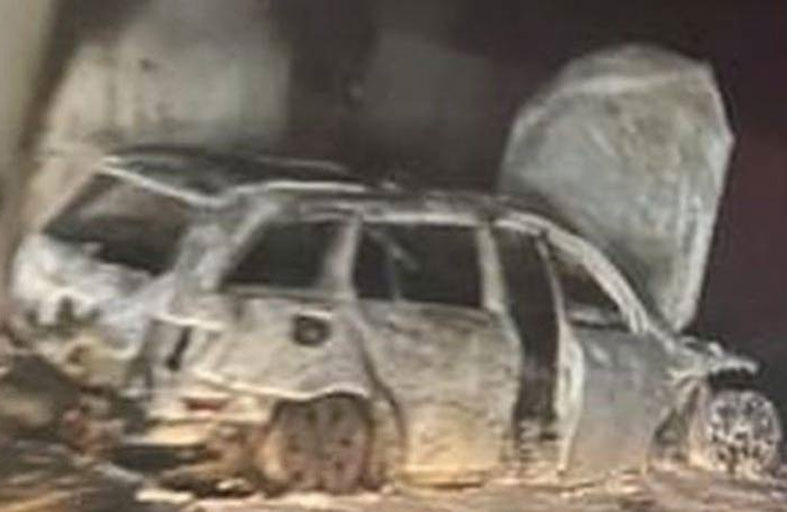 مشجعون غاضبون يحرقون سيارة حكم!