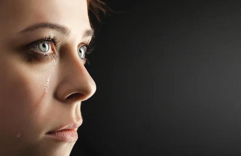 ما أسباب زيادة إفراز الدموع؟