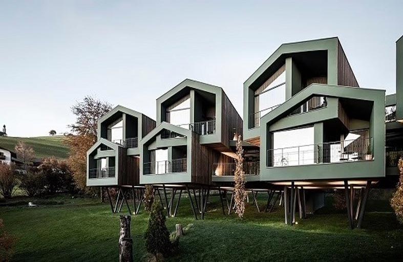 فندق يضيف 10 أجنحة تطفو على ركائز 