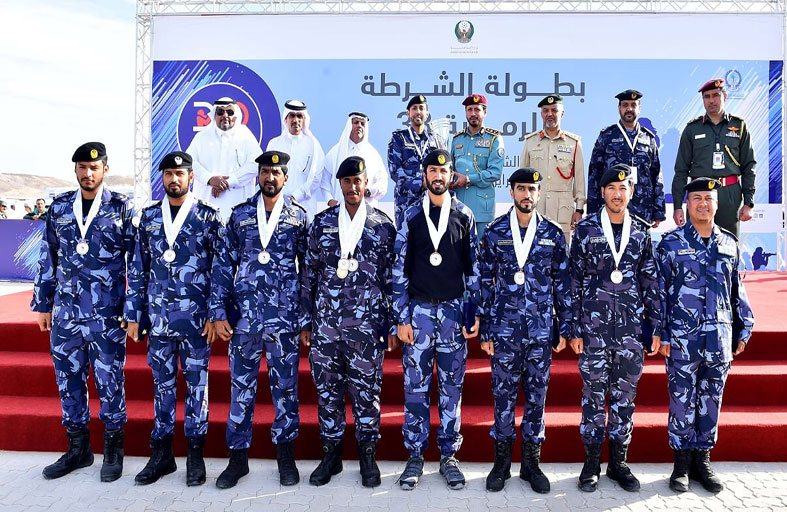 اللواء الشامسي يكرم فرق القيادات والأفراد الفائزين في مسابقة الرماية التكتيكية