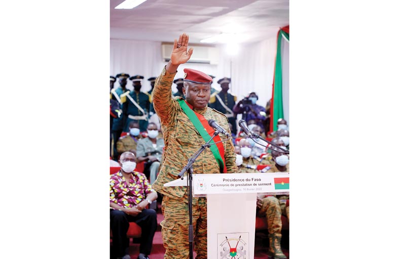 قائد الانقلاب في بوركينا فاسو يؤدي اليمين رئيسا للبلاد 