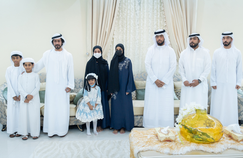 خليفة بن طحنون يواصل زياراته لأسر وذوي الشهداء في دبي ورأس الخيمة والفجيرة