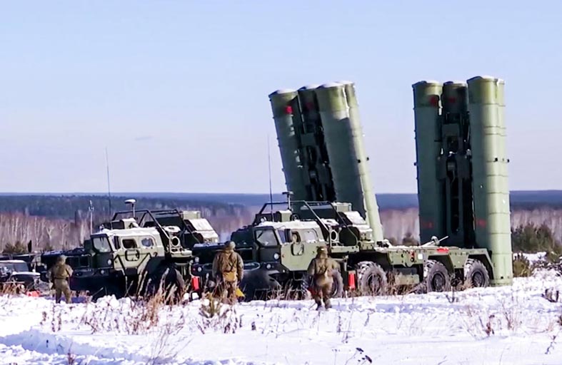 روسيا تكشر عن أنيابها.. تهديدات بتصعيد حرب هجينة ضد الغرب