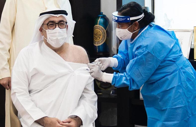 وزير الصحة ووقاية المجتمع يتلقى الجرعة الأولى من لقاح كوفيد- 19