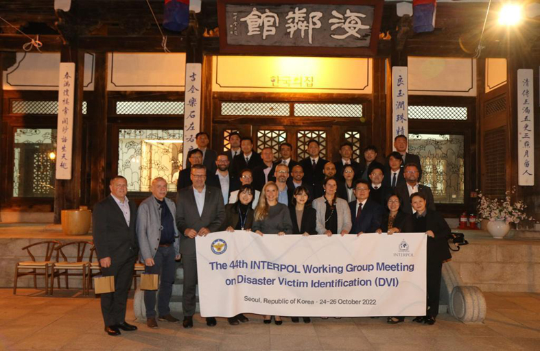 شرطة أبوظبي تشارك في اجتماع المجموعة الدولية لتحديد هوية ضحايا الكوارث في سيؤول 