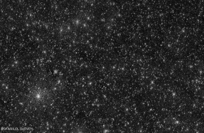 علماء يكتشفون غموض النقاط البيضاء بالفضاء