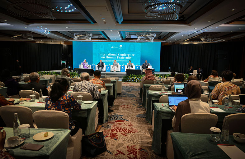 المشاركون يتعهدون ترسيخ روح الأخوة في جميع المجتمعات والسياسات والمؤسسات