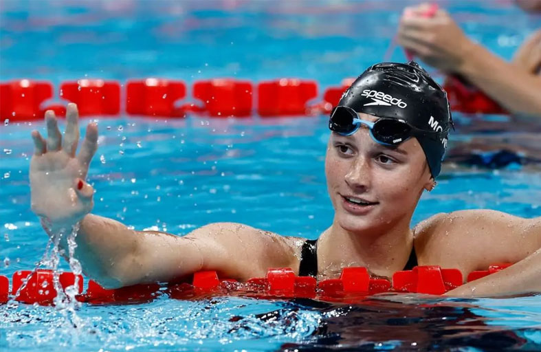 ماكنتوش تحطم الرقم القياسي العالمي لسباق 400 م حرّة 