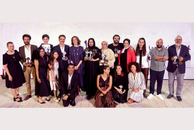 «عصابات» المغربي يحصد السوسنة السوداء  