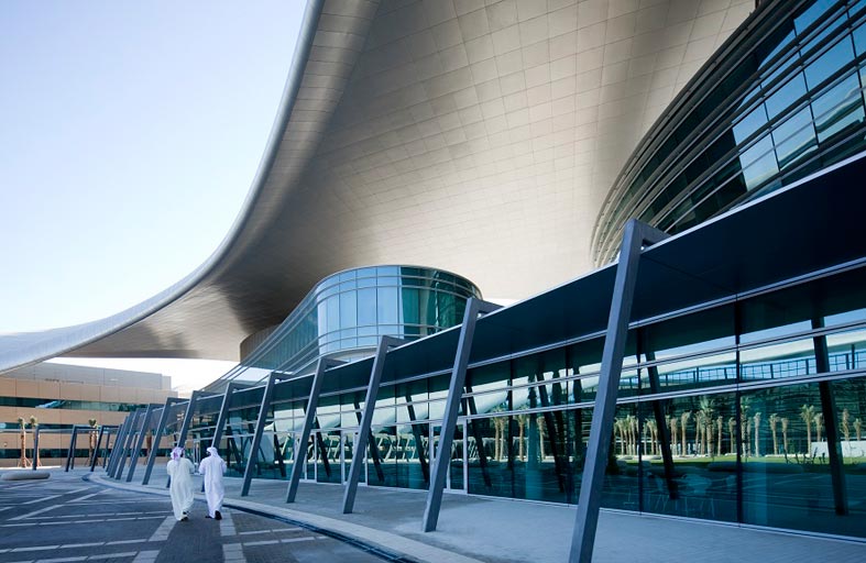 جامعة زايد تتعاون مع مؤسسة عبدالله الغرير للتعليم لدعم مهارات الشباب الرقمية