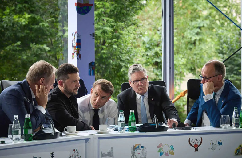 خبراء: تعاظم قوة تحالف «الثلاثي الأوروبي»  ردا على تهديدات أمريكا وروسيا