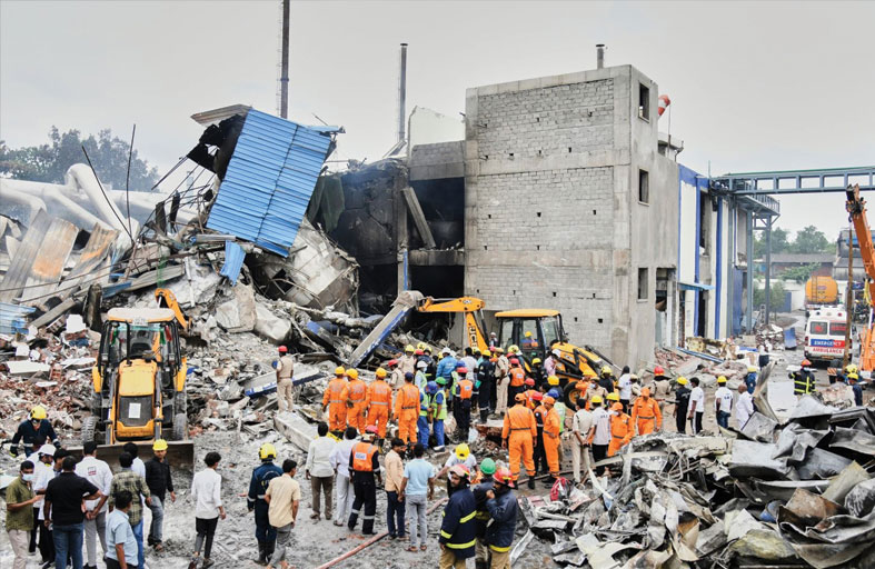 8 قتلى في حريق بمصنع أدوية