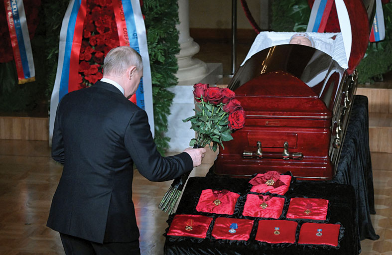 بوتين يشارك في جنازة فلاديمير جيرينوفسكي 