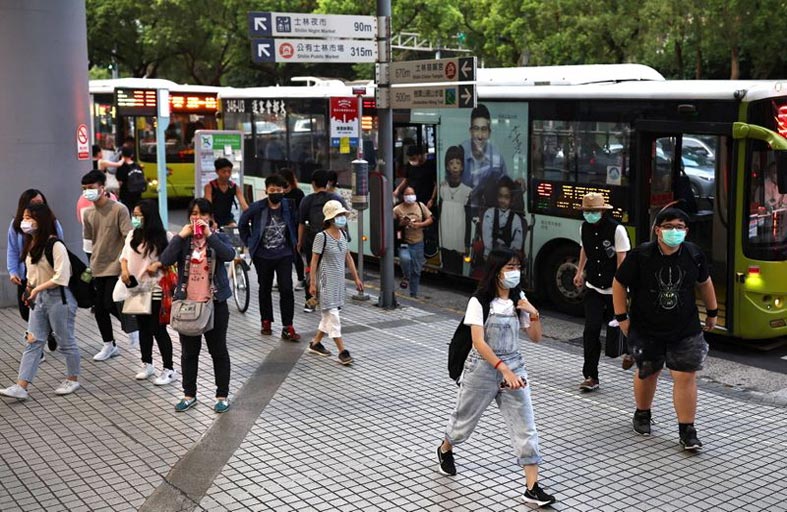   تايوان تشدد القيود بعد زيادة في الإصابات بكوفيد-19