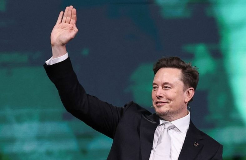 ماسك يتخلى عن خطط إطلاق حزب سياسي 
