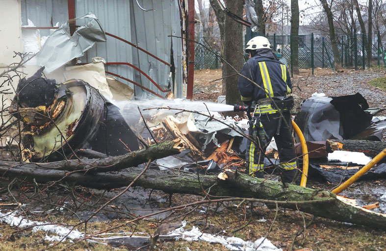 روسيا تحبط هجوما أوكرانيا بعشرات المسيّرات فوق القرم
