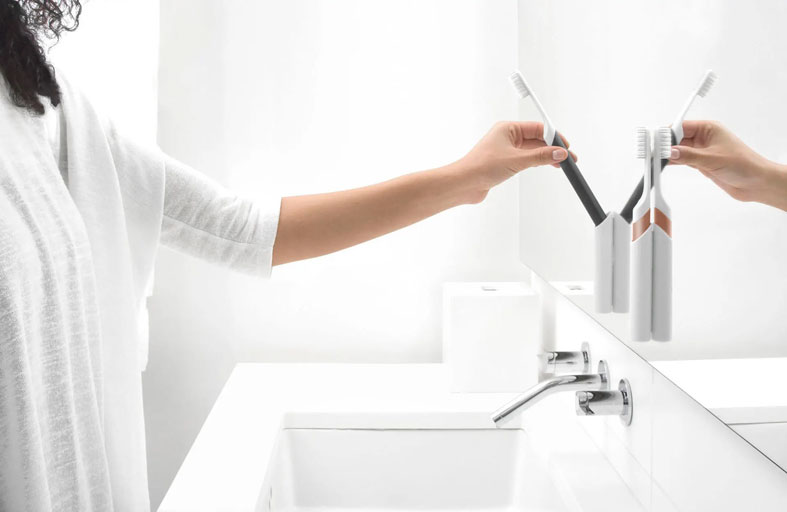 لماذا يجب ألا تترك فرشاة أسنانك  في الحمام مطلقا؟