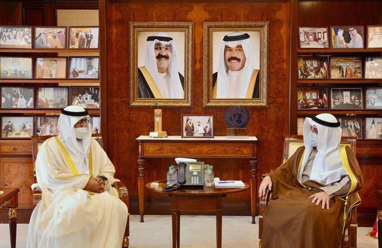 سفير الإمارات يقدم أوراق اعتماده إلى وزير خارجية الكويت 