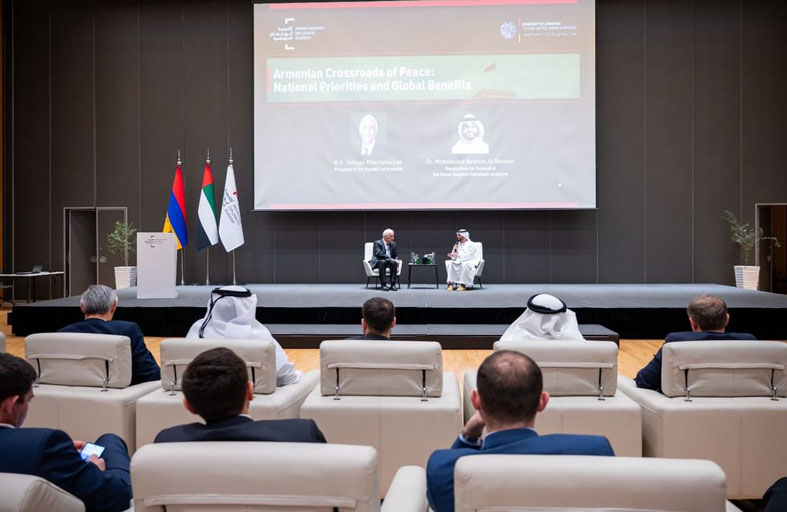 رئيس أرمينيا يلقي محاضرة في أكاديمية أنور قرقاش حول تعزيز السلام