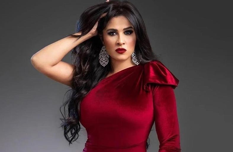 ياسمين عبد العزيز تستعرض رشاقتها في أحدث ظهور