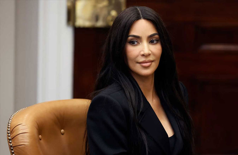 كيم كارداشيان تواجه انتقادات لاذعة بسبب إطلالتها