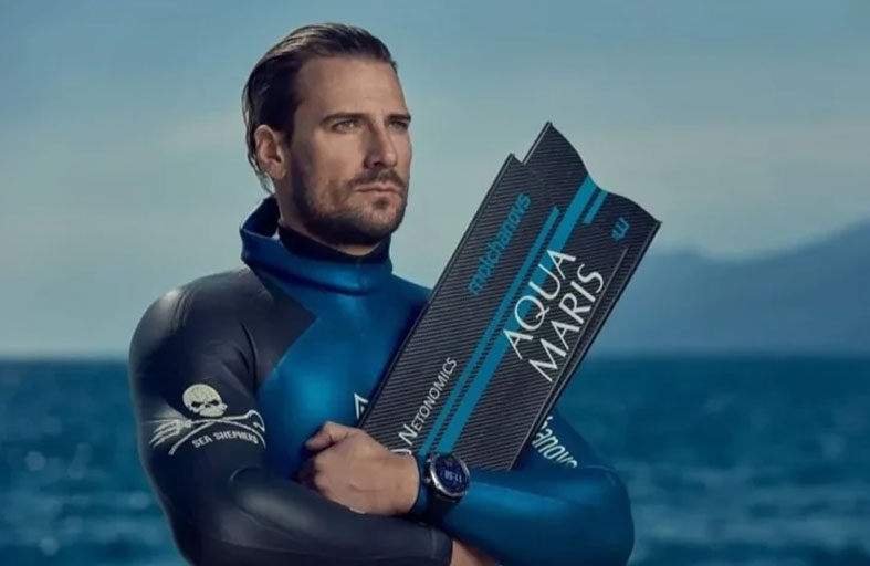 يحقق أطول غطسة بلا نفس في تاريخ غينيس