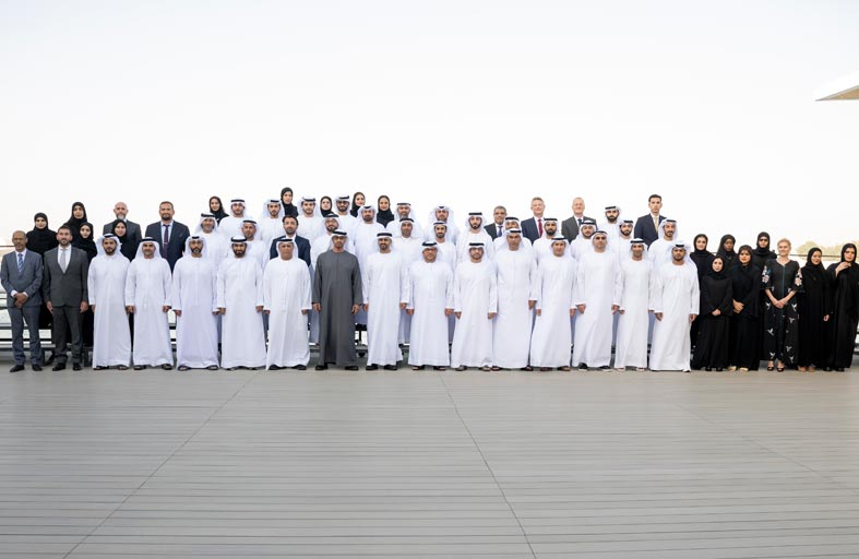 رئيس الدولة يستقبل فريق عمل مشروع قطار الاتحاد بحضور ذياب بن محمد