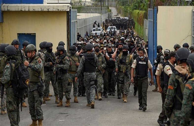 سجناء يطلقون النار على شرطيين في الإكوادور