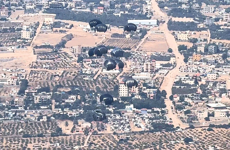 الإمارات تواصل إسقاط المساعدات لليوم الـ2 على التوالي فوق غزة 