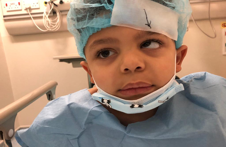 مستشفى الجامعة بالشارقة ينجح في علاج حالة حَوَل عمودي نادرة لطفل يبلغ 4 سنوات