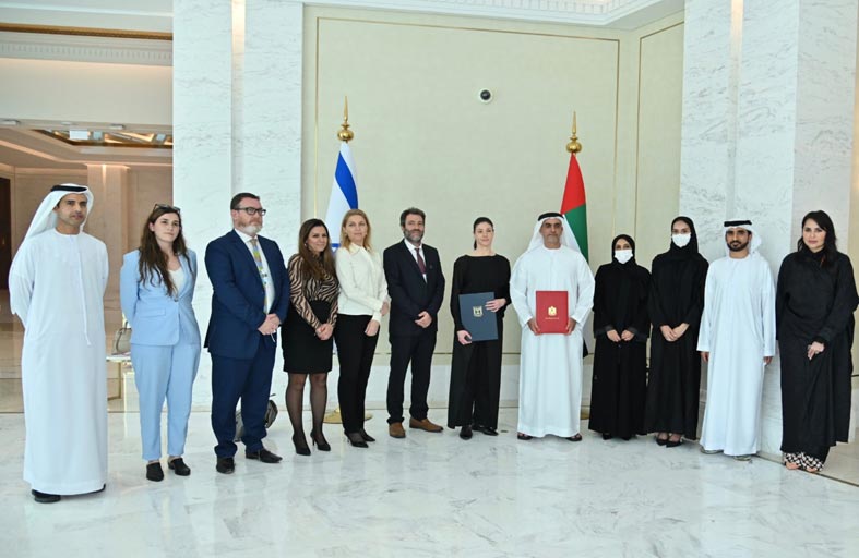 الإ مارات وإسرائيل توقعان مذكرة تفاهم للاعتراف واستبدال رخص القيادة