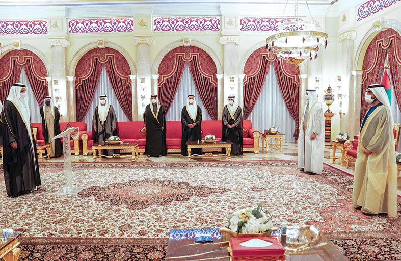  محمد بن راشد ومحمد بن زايد يشهدان أداء اليمين الدستورية لشخبوط بن نهيان وخليفة المرر وزيري دولة في حكومة الإمارات