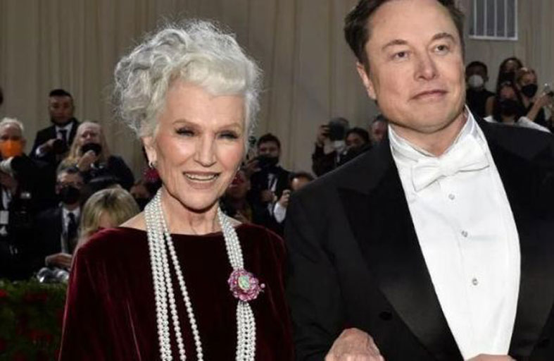 والدة أغنى أغنياء العالم تنام في مرآب