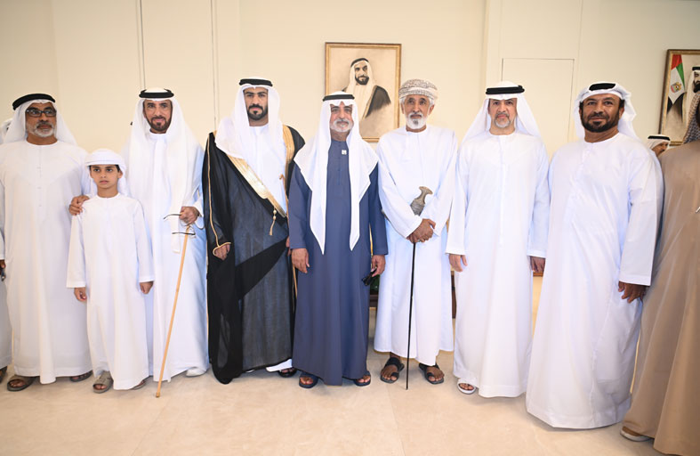 نهيان بن مبارك يحضر أفراح الظاهري والعرياني في العين