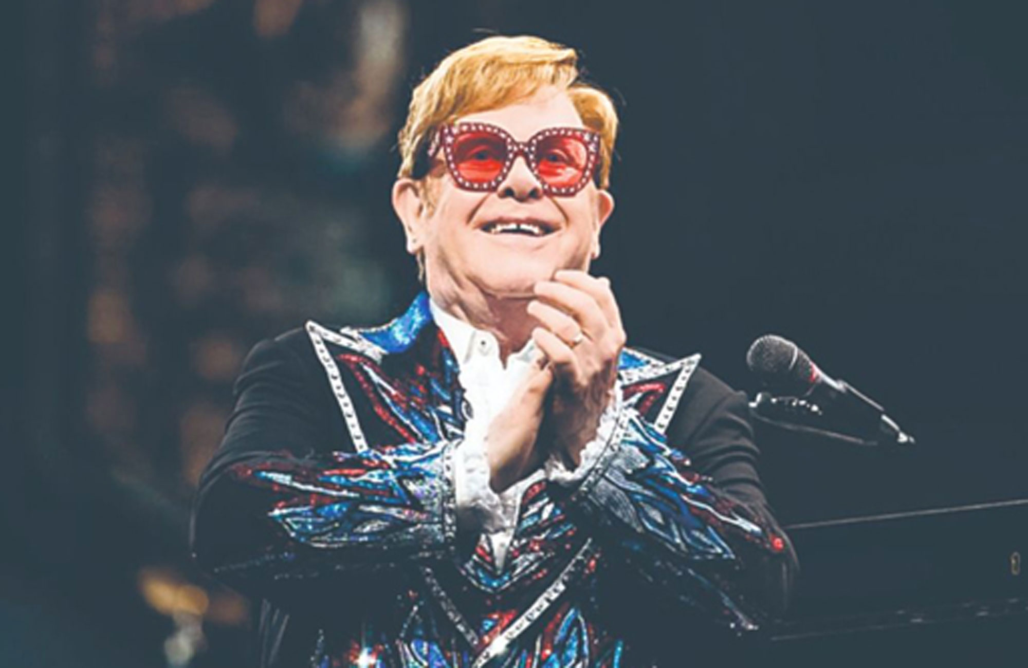 إلتون جون يشعل المسرح في حفلة الوداع