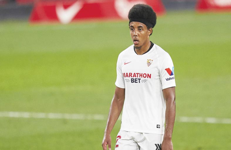 ريال مدريد ويونايتد يتنافسان على  ضم مدافع إشبيلية