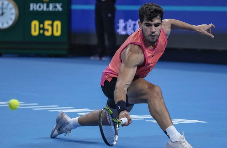 ألكاراس بربع نهائي بكين.. وبيغولا تتقدم بصعوبة 