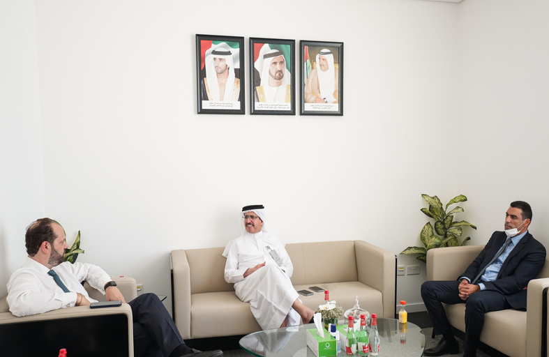 كهرباء دبي تبحث تعزيز التعاون بمجال الطاقة النظيفة مع اليونان