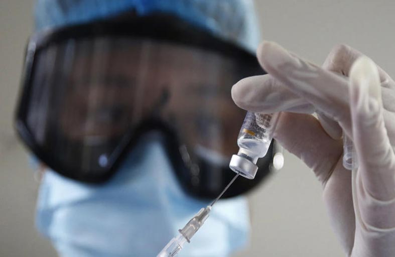 مطالب فلسطينية بلجنة تحقيق في توزيع اللقاح 