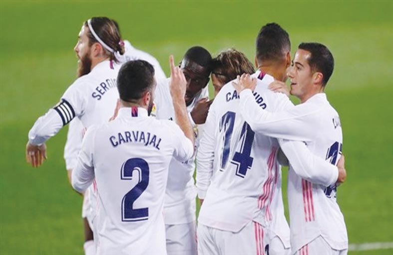 قطبا مدريد يسعيان للبقاء في قمة الليغا