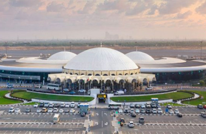 مطار الشارقة و «إي آند الإمارات» يتعاونان لتوفير شريحة اتصال مجانية لزوّار الإمارات
