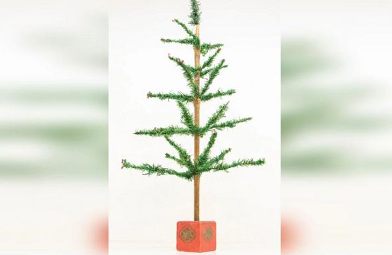 شجرة متواضعة لعيد الميلاد معروضة للبيع