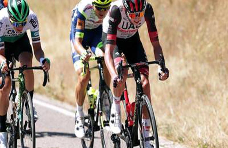 «الإمارات للدراجات» يصعد منصة التتويج في الجولة السعودية