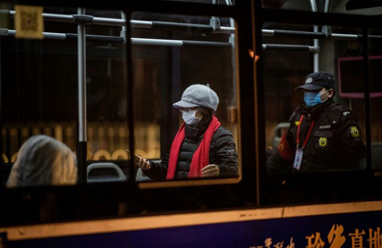 ونتشو تفرض قيوداً مشدّدة على تنقّلات سكّانها .. 14 ألف إصابة و304 وفيات بكورونا في الصين  