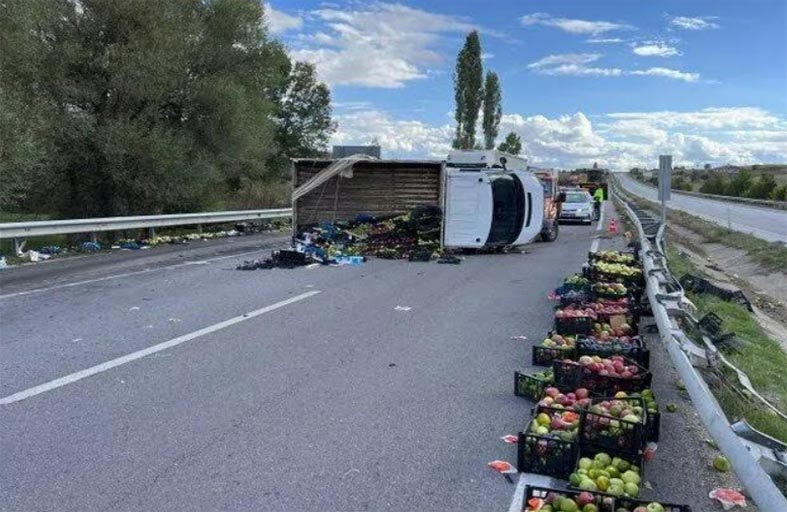 إغلاق طريق رئيسي بسبب «التفاح» 