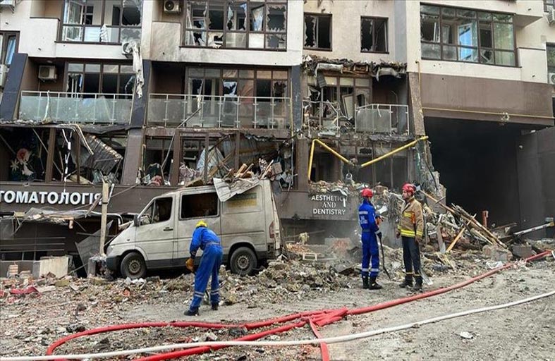 السلطات الموالية لروسيا تتهم كييف بقصف فندق