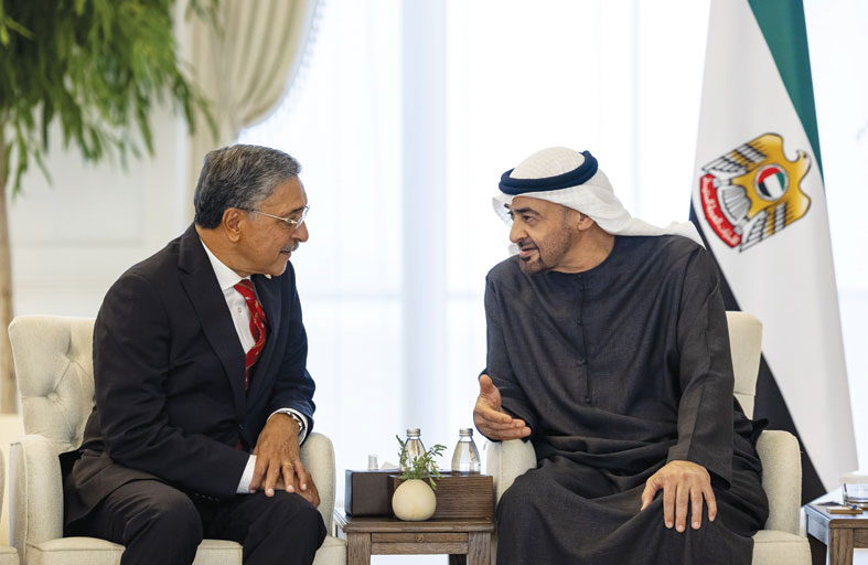 رئيس الدولة: الكوادر الوطنية ثروة الوطن الحقيقية ورهانه في مسيرته نحو المستقبل 